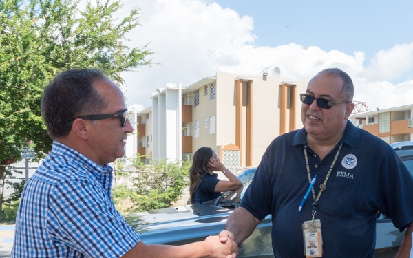 Guánica Mayor Greets FEMA employee at a VIP Tour