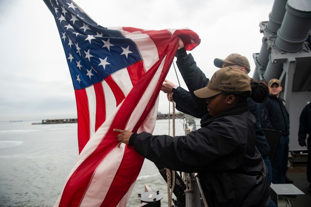 USS Vella Gulf Conducts Maintenance in Norfolk