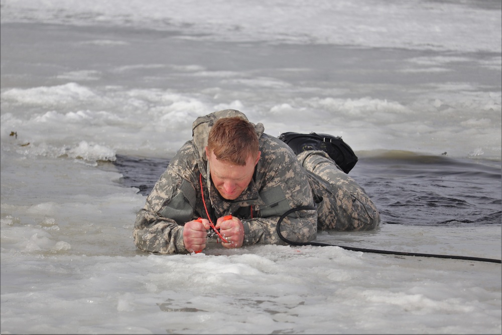 Cold-water immersion training for Soldiers, Marines at Fort McCoy