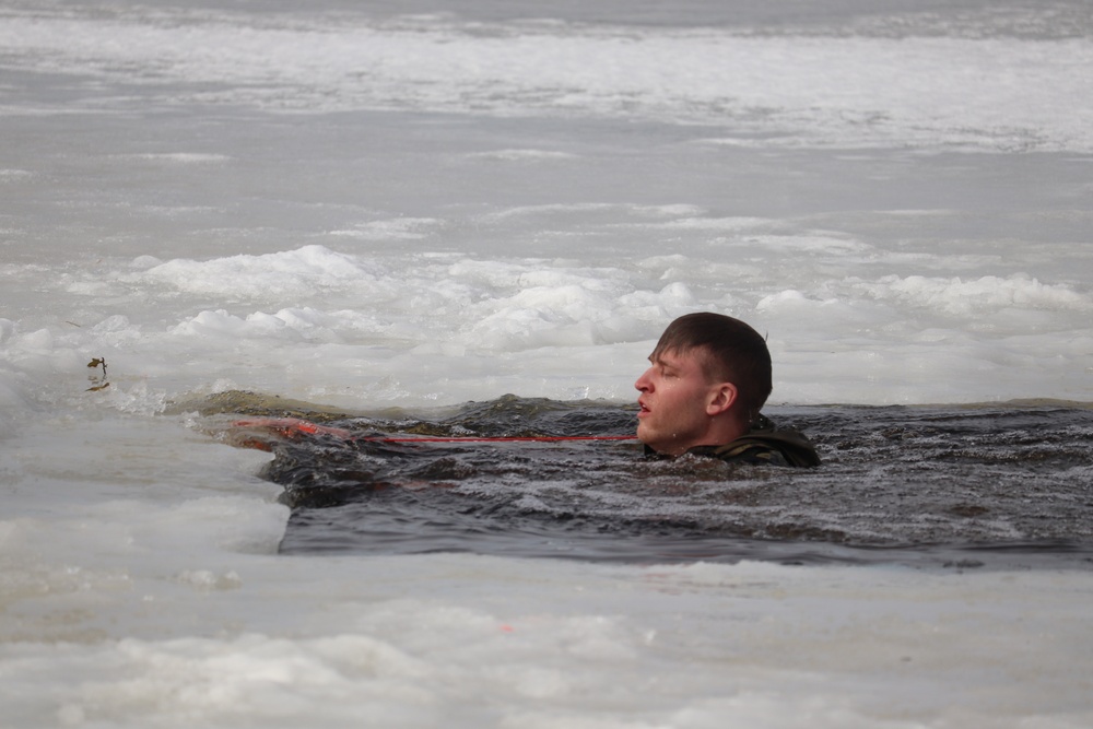 Cold-water immersion training for Soldiers, Marines at Fort McCoy