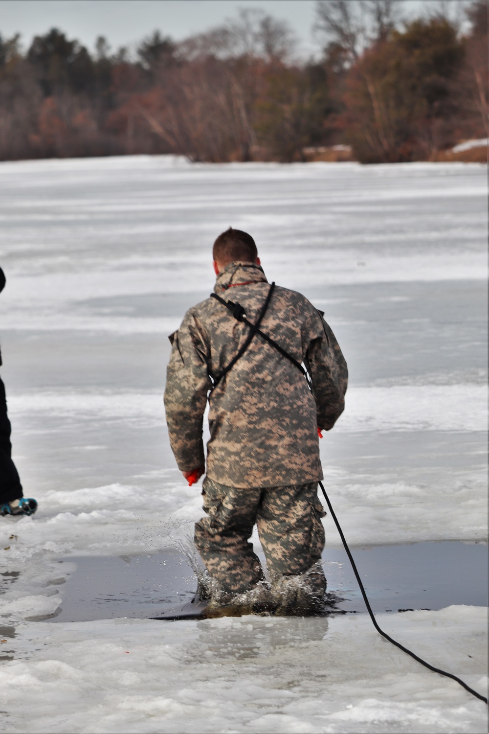 Cold-water immersion training for Soldiers, Marines at Fort McCoy