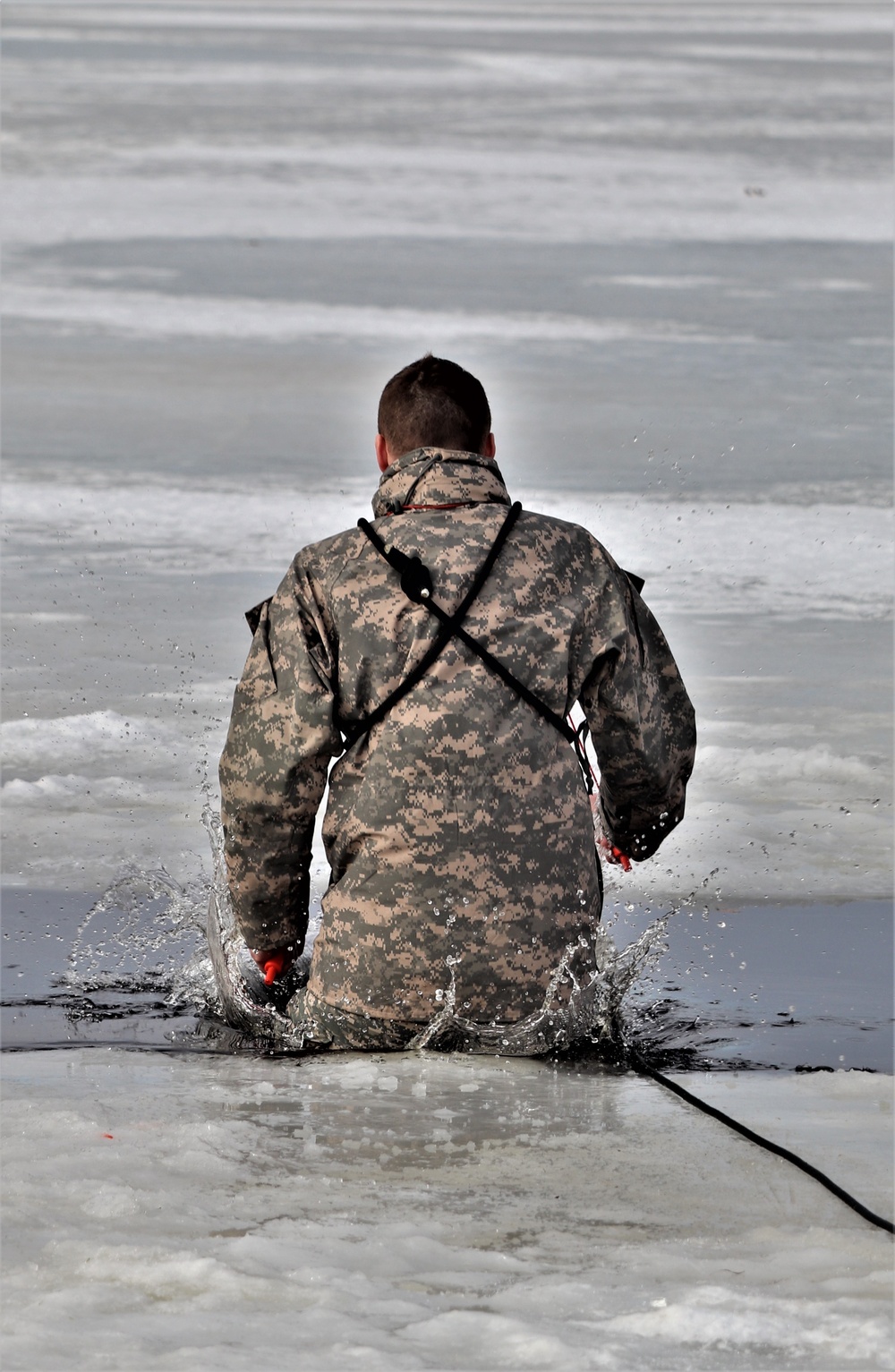 Cold-water immersion training for Soldiers, Marines at Fort McCoy