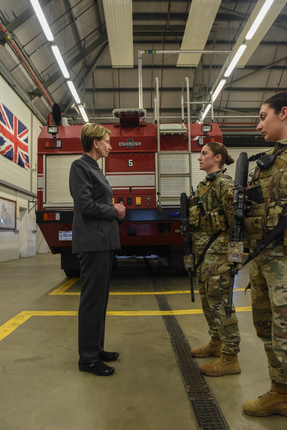 Secretary Barrett visits Team Mildenhall