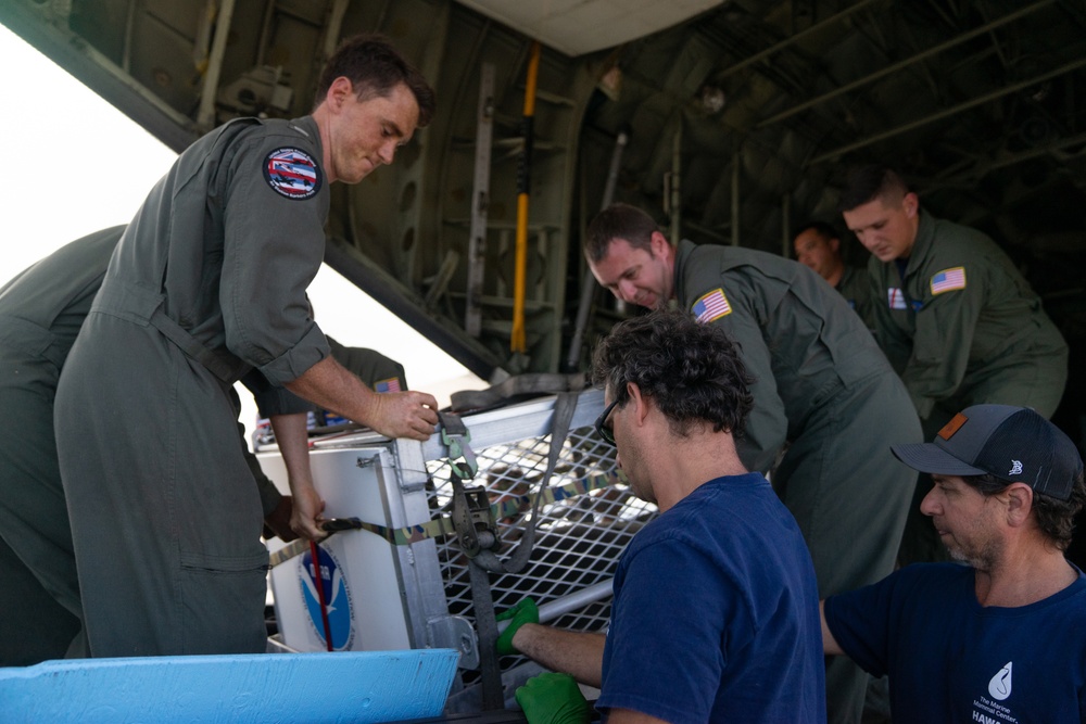 Imagery Available: Monk seal safely transferred from Oahu to seal rehabilitation facility on Hawaii Island