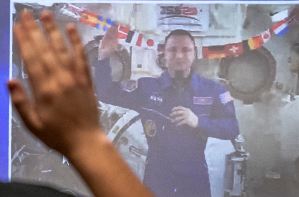 Local Future Soldiers receive enlistment oath from orbiting astronaut