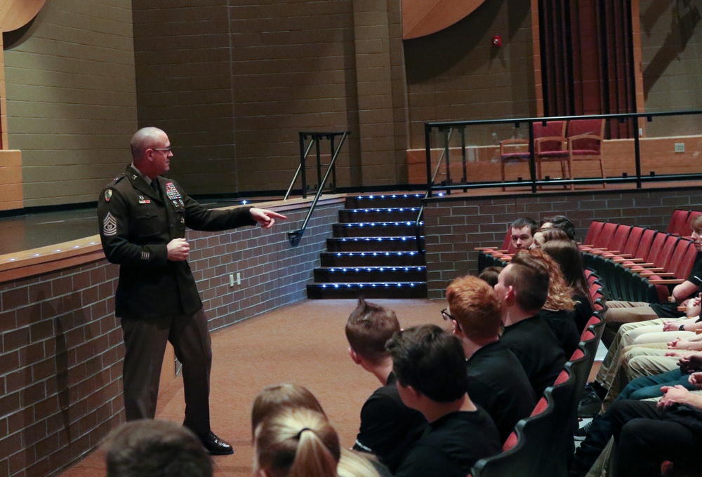 CSM Copeland talks with new Ohio Army recruits