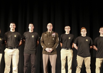 Army Reserve CSM with future Army Reserve Soldiers