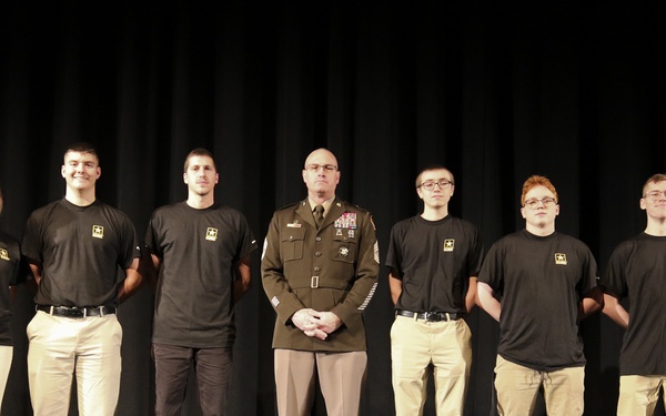 Army Reserve CSM with future Army Reserve Soldiers