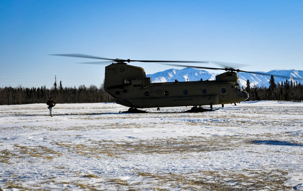 CH-47 Chinook landing during Arctic Edge