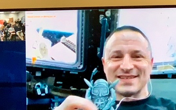 Special Forces school holds video chat with space station