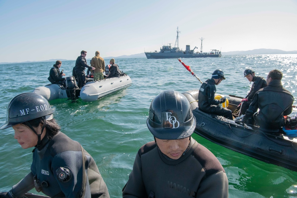 MINE Warfare Exercise with EODMU1 and JMSDF