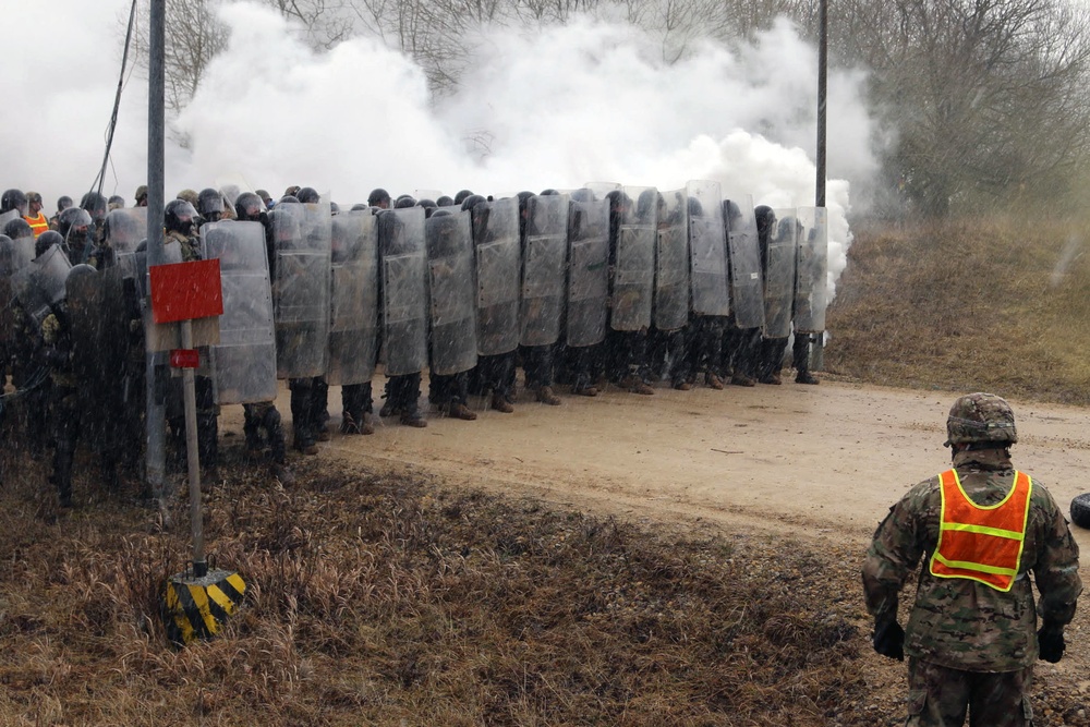 Oregon National Guard Soldiers conduct riot control training