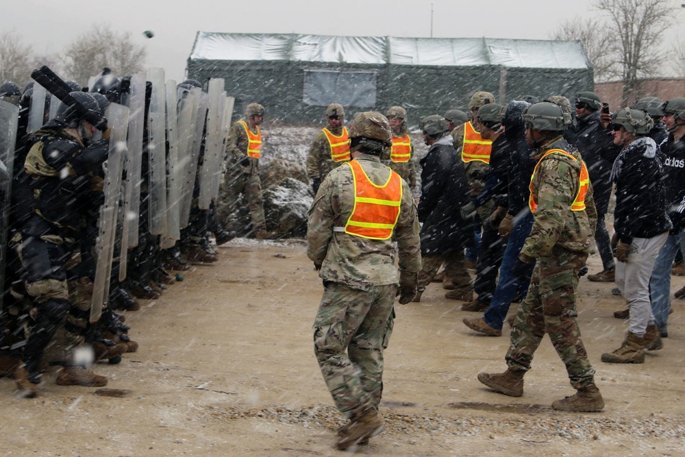 Oregon National Guard Soldiers conduct riot control training