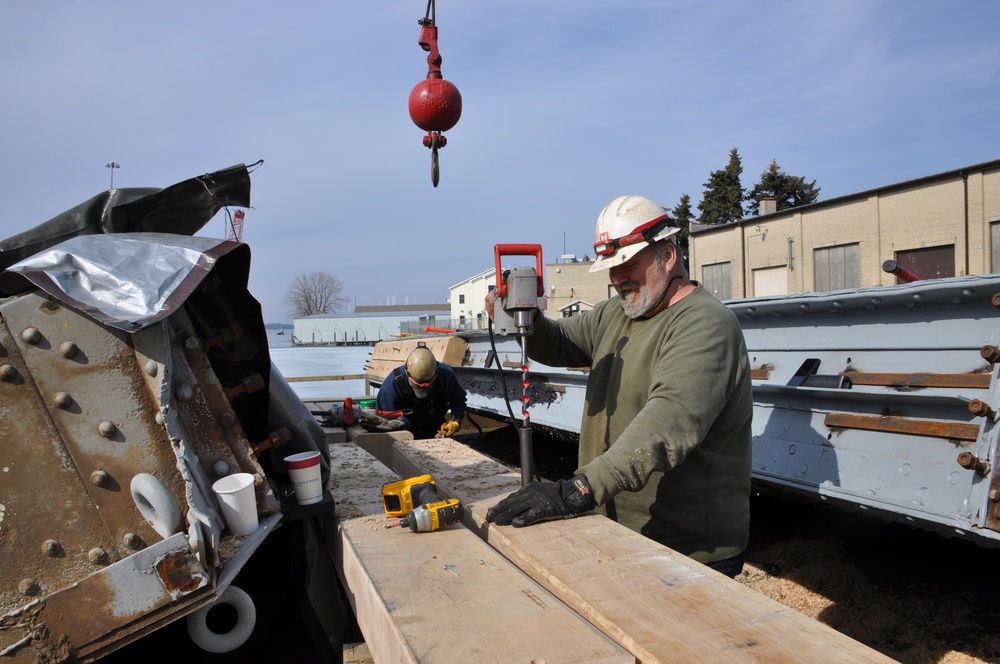 Black Rock Lock Gate Repairs-Installing miter timbers