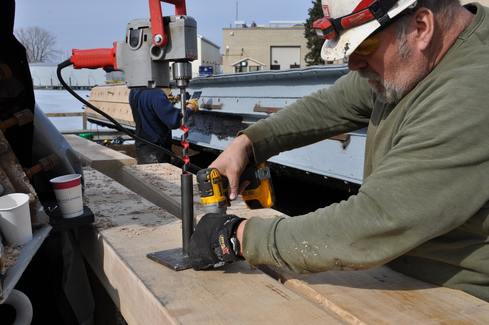 Black Rock Lock Gate Repair-Installing miter timbers