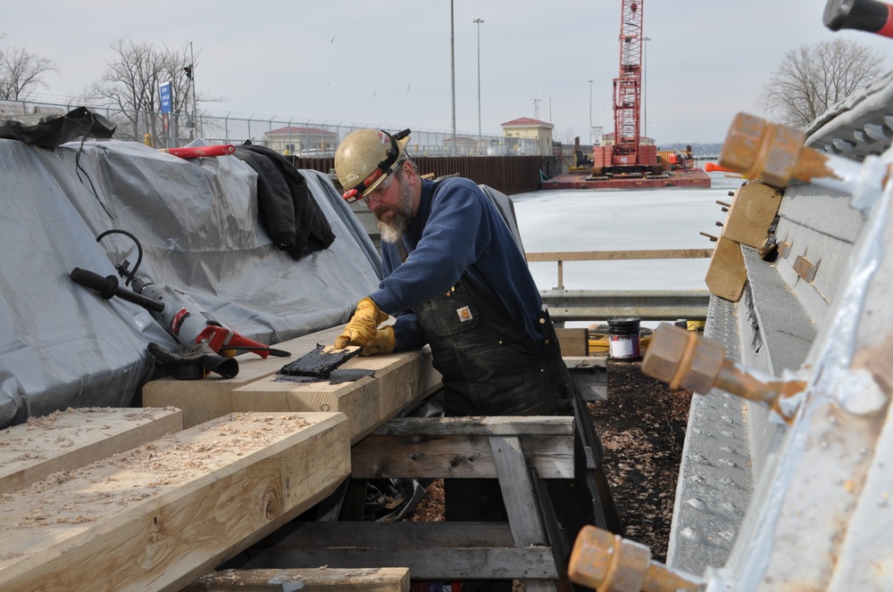 Black Rock Lock Gate Repairs-Installing miter timbers