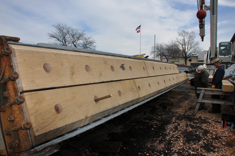 Black Rock Lock Gate Repairs-Installing miter timbers