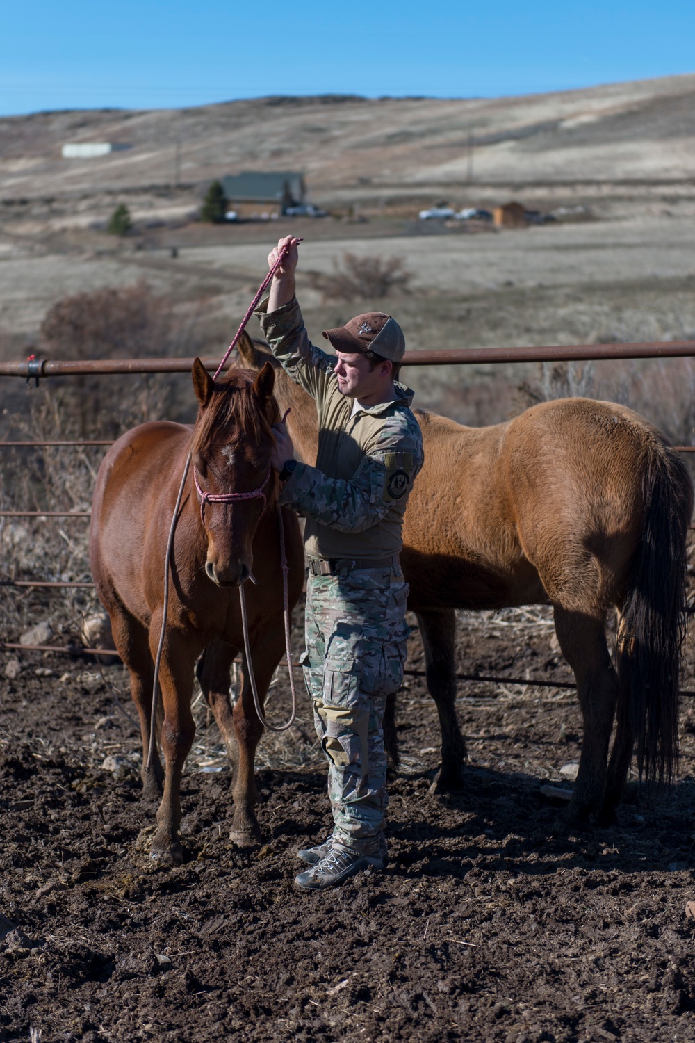 Special warfare tactical air control party Airmen rope and ride while learning new skills