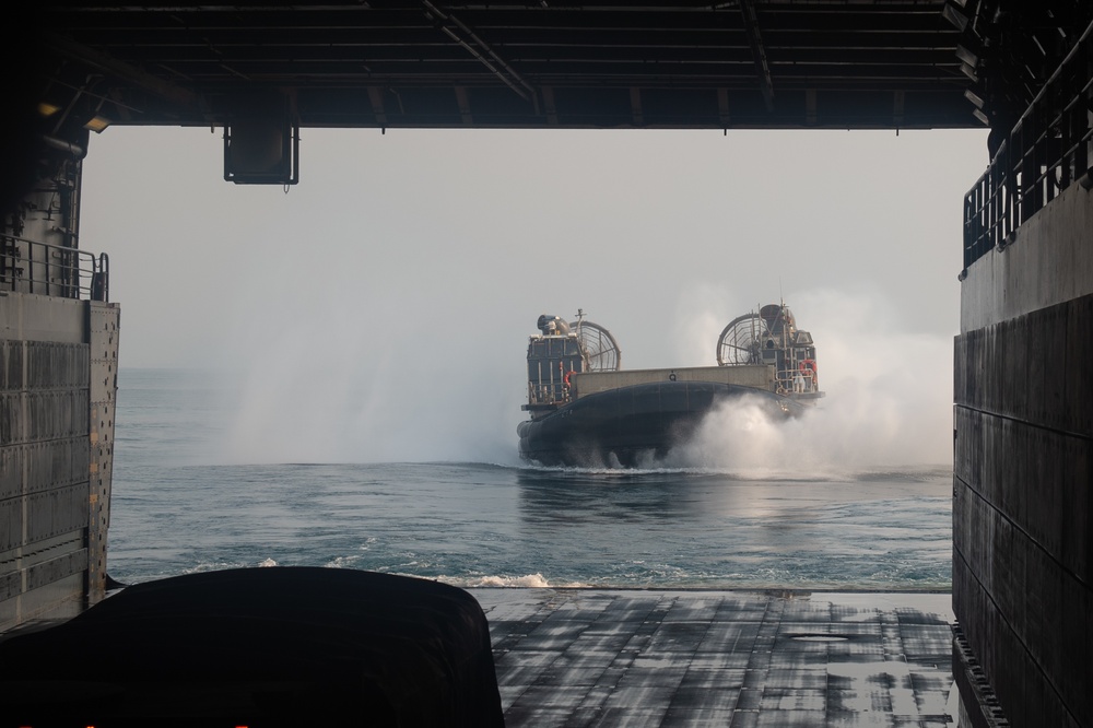 Cobra Gold 20: LCAC Operations USS Green Bay