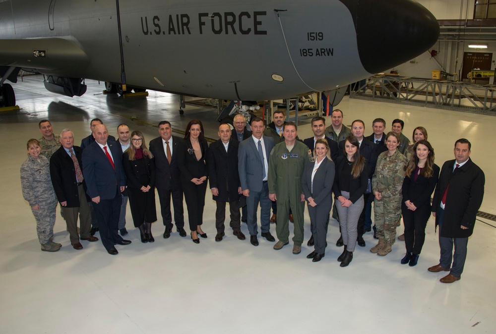 Kosovo mayors visit the 185th