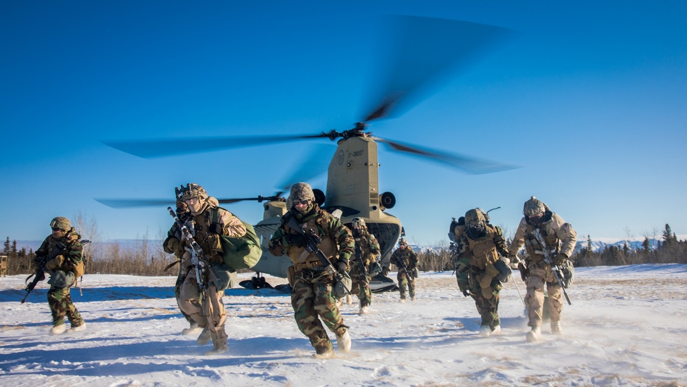 AE20: 1st Recon Battalion conducts raid in Northern Alaska