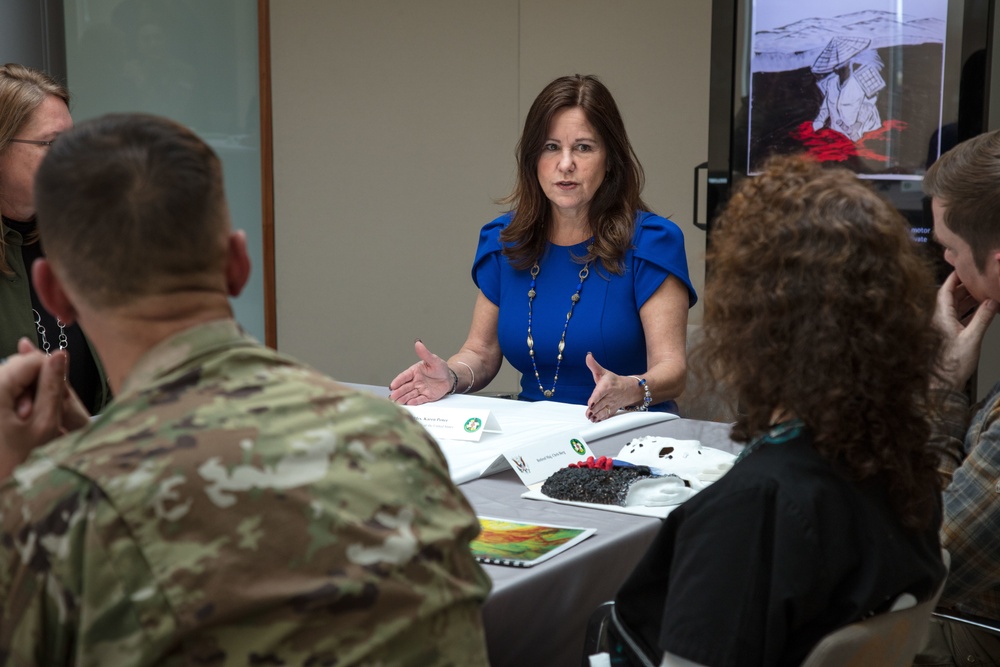 Second Lady discusses art therapy at Fort Campbell
