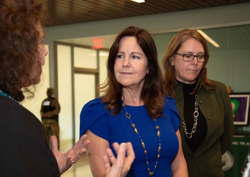 Second Lady Karen Pence visits Fort Campbell’s Intrepid Spirit
