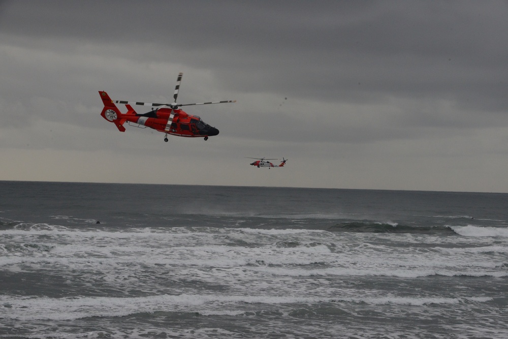 Coast Guard trains for severe conditions during Advanced Helicopter Rescue School