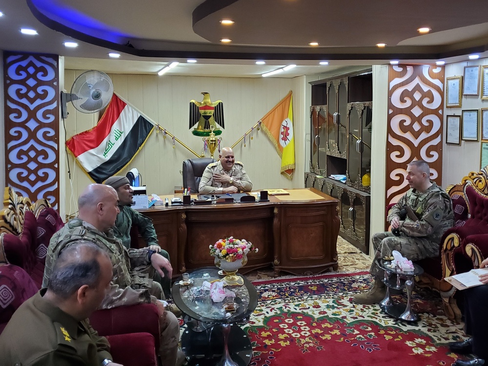 103rd ESC Commander Visits Iraqi Army Maintenance Facilities