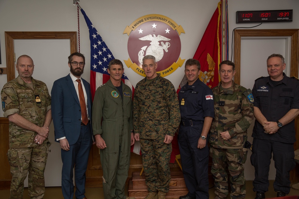 II MEF CG Meets 2nd Fleet Commander