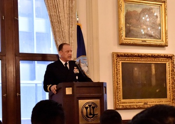 Deputy Commander, Navy Recruiting Command visits Chicago