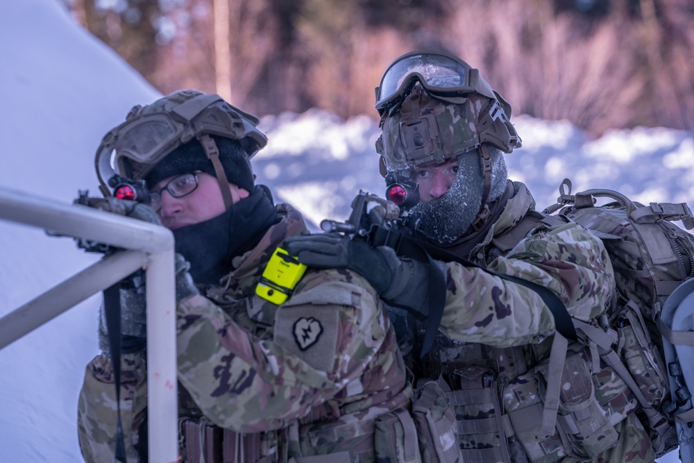 Exercise Arctic Edge: Marines and Soldiers conduct a raid near the Arctic Circle