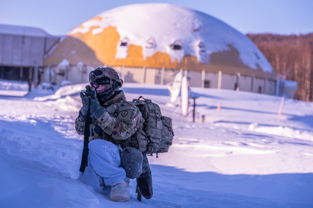 Exercise Arctic Edge: Marines and Soldiers conduct a raid near the Arctic Circle