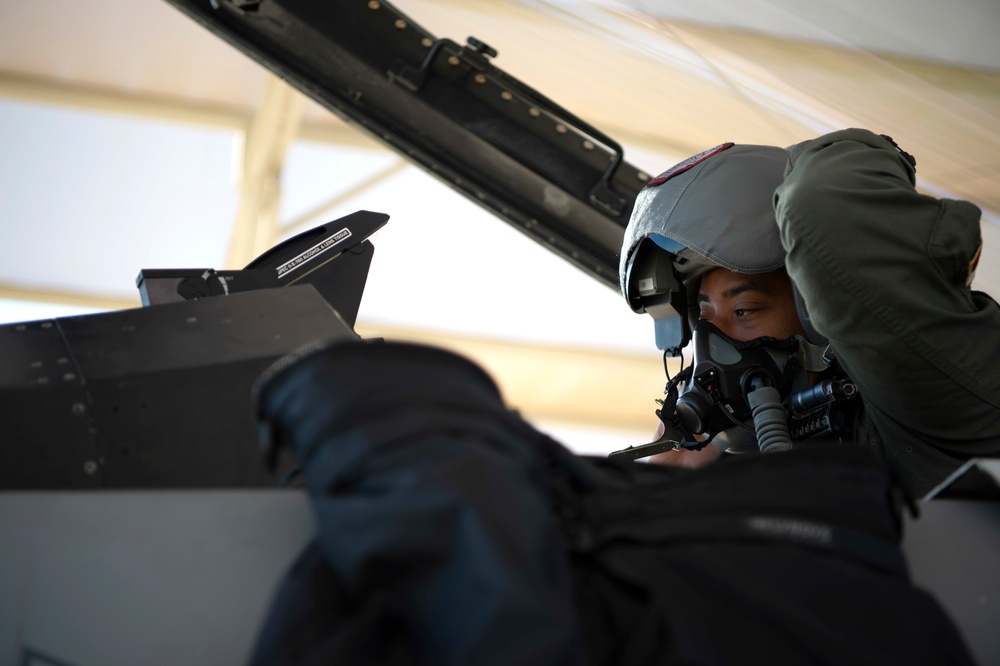 Lackland’s newest F-16 pilots take on Cactus