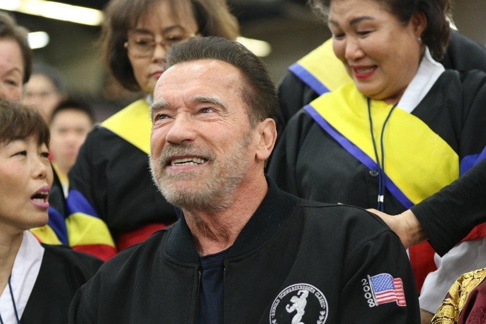 Arnold Scharzenegger with Korean Drum team