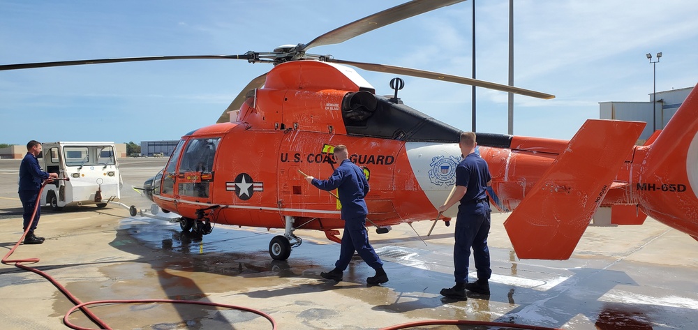 Cleaning Savannah's Helos