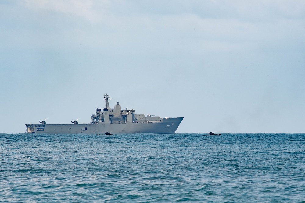 Cobra Gold 20: 31st Marine Expeditionray Unit Marines conduct amphiboius operations with Royal Thai Military, Feb. 28, 2020.