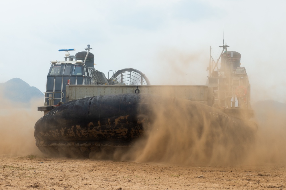 Cobra Gold 20: Landing Craft, Air Cushion 09 assigned to Naval Beach Unit 7 conducts amphibous exercises with Royal Thai Military, Feb. 28, 2020.