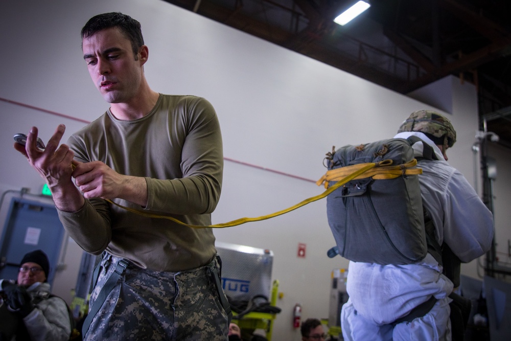 Exercise Arctic Edge 2020: 1-40th Cavalry Regiment prepare for jump in Alaska