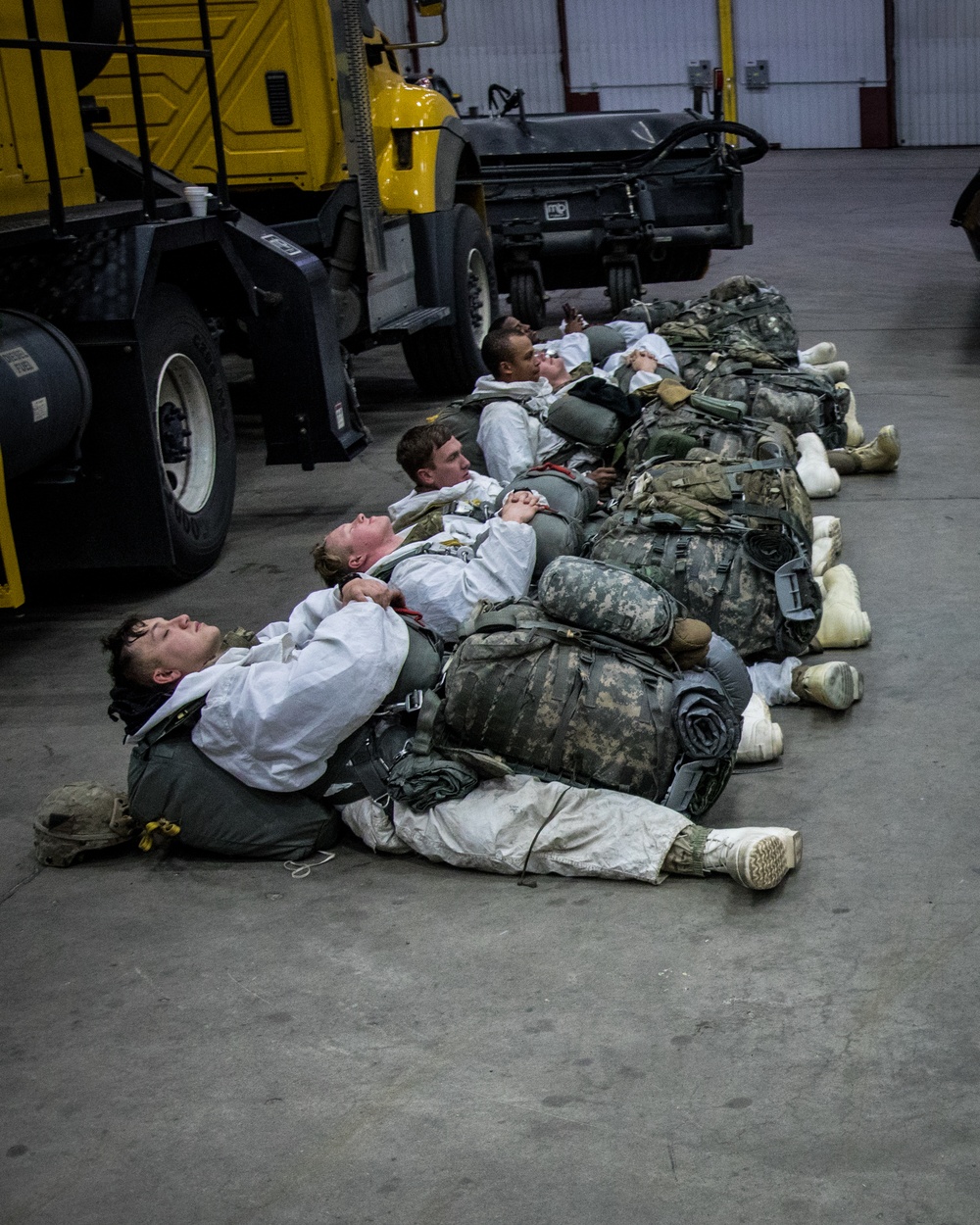 Exercise Arctic Edge 2020: 1-40th Cavalry Regiment prepare for jump in Alaska