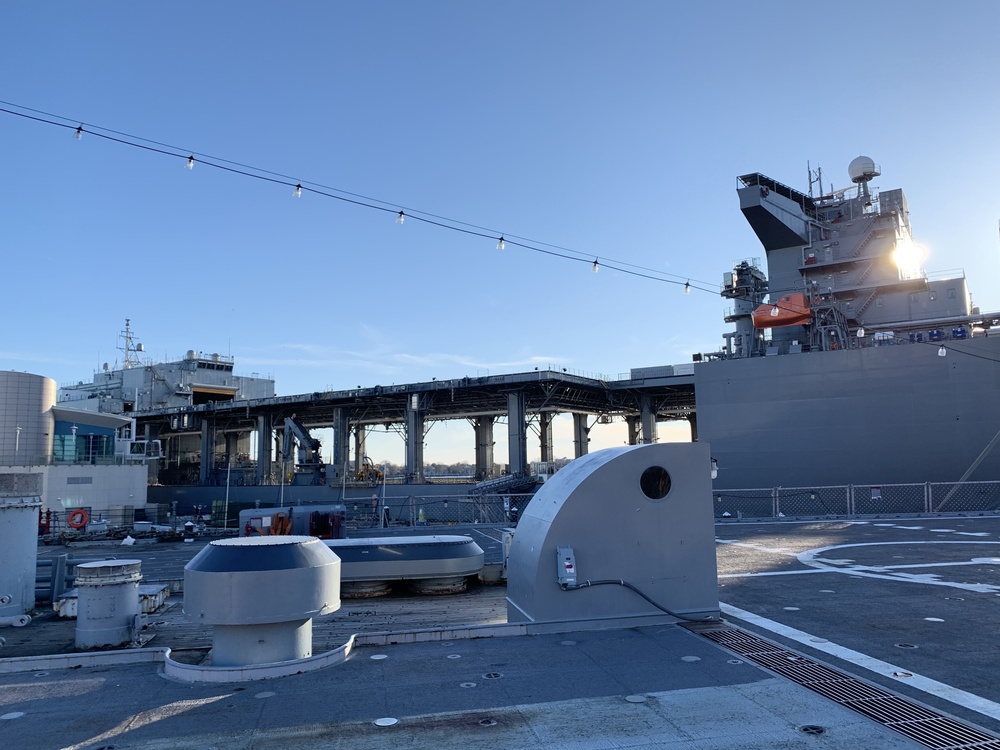 USNS Hershel &quot;Woody&quot; Williams (T-ESB-4) behind Naval Museum