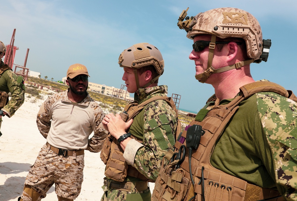 Explosive Ordinance Disposal Technicians from the U.S. Navy and Royal Saudi Naval Forces (RSNF)