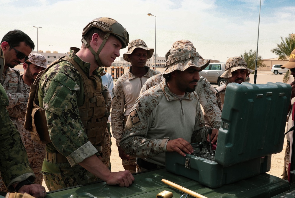 Explosive Ordinance Disposal Technicians from the U.S. Navy and Royal Saudi Naval Forces (RSNF)