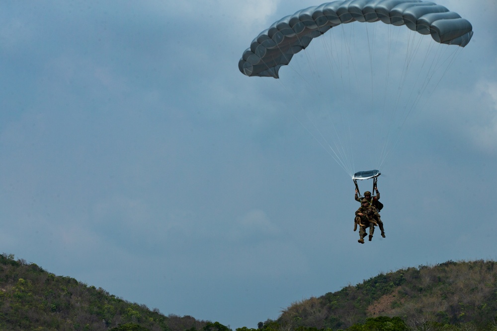 Cobra Gold 20: 31st MEU MRF jumps onto Hat Yao