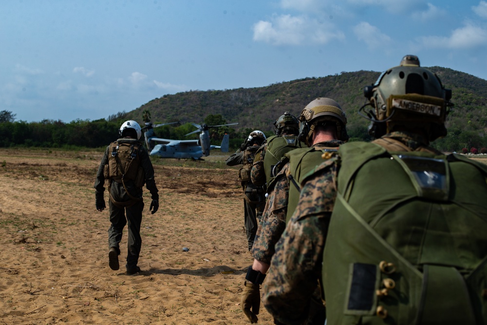 Cobra Gold 20: 31st MEU MRF jumps onto Hat Yao