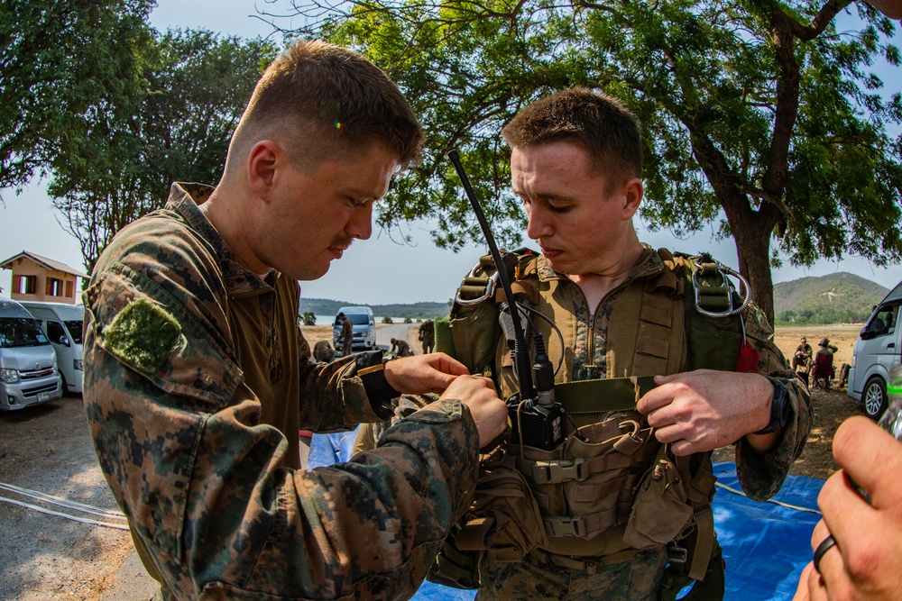 Cobra Gold 20: 31st MEU MRF jumps onto Hat Yao