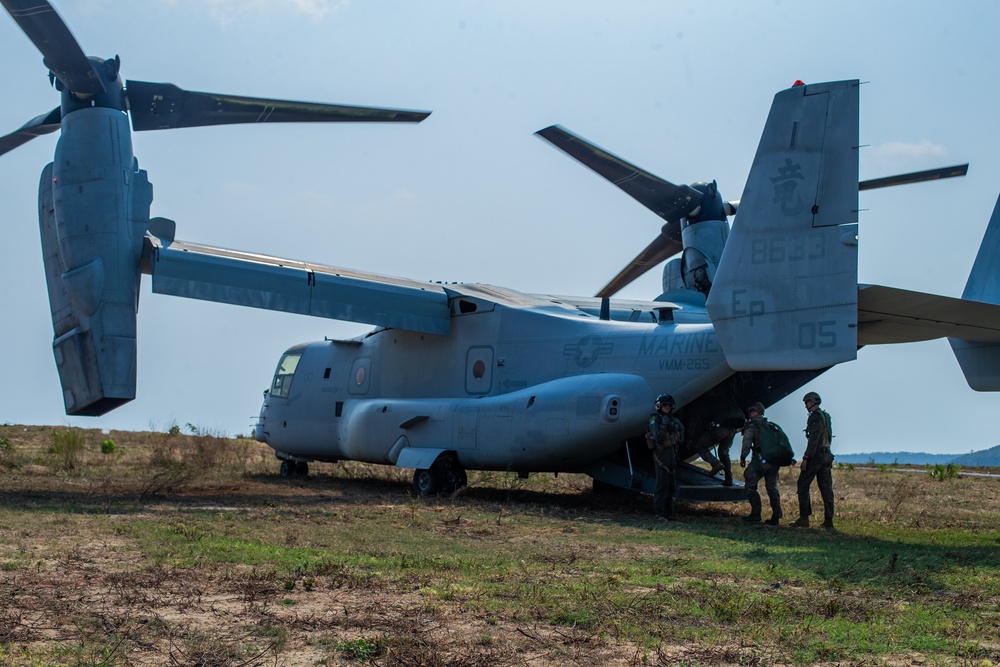 Cobra Gold 20: 31st MEU MRF jumps onto Hat Yao