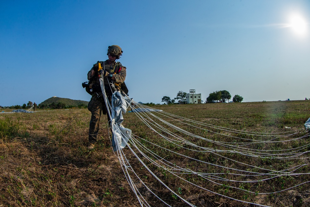 Cobra Gold 20: 31st MEU MRF jumps onto Hat Yao