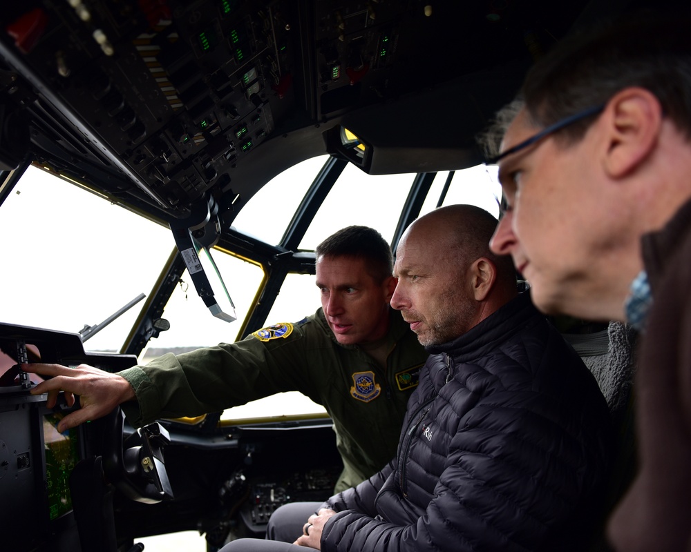 Honorary Commander, Golden Knights Program connect base to community