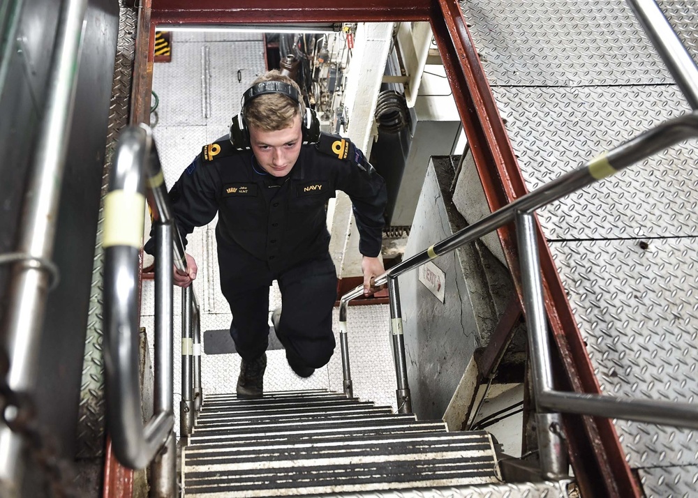 USS Germantown (LSD 42) Royal New Zealand Navy Sailor Sub Lieutenant Jake Hunt